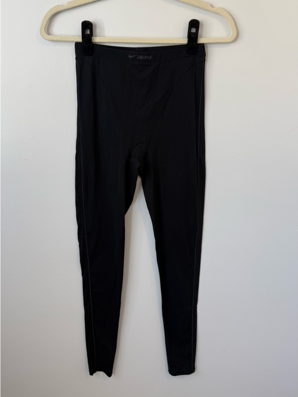 NWOT NIKE SKIMS WEIGHTLESS LAYERS LEGGINGS SMALL BLACK